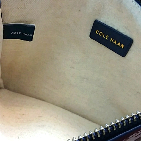 COLE HAAN WEAVE PATTERN WRISTLET NAVY AND CREAM - Picture 6 of 6